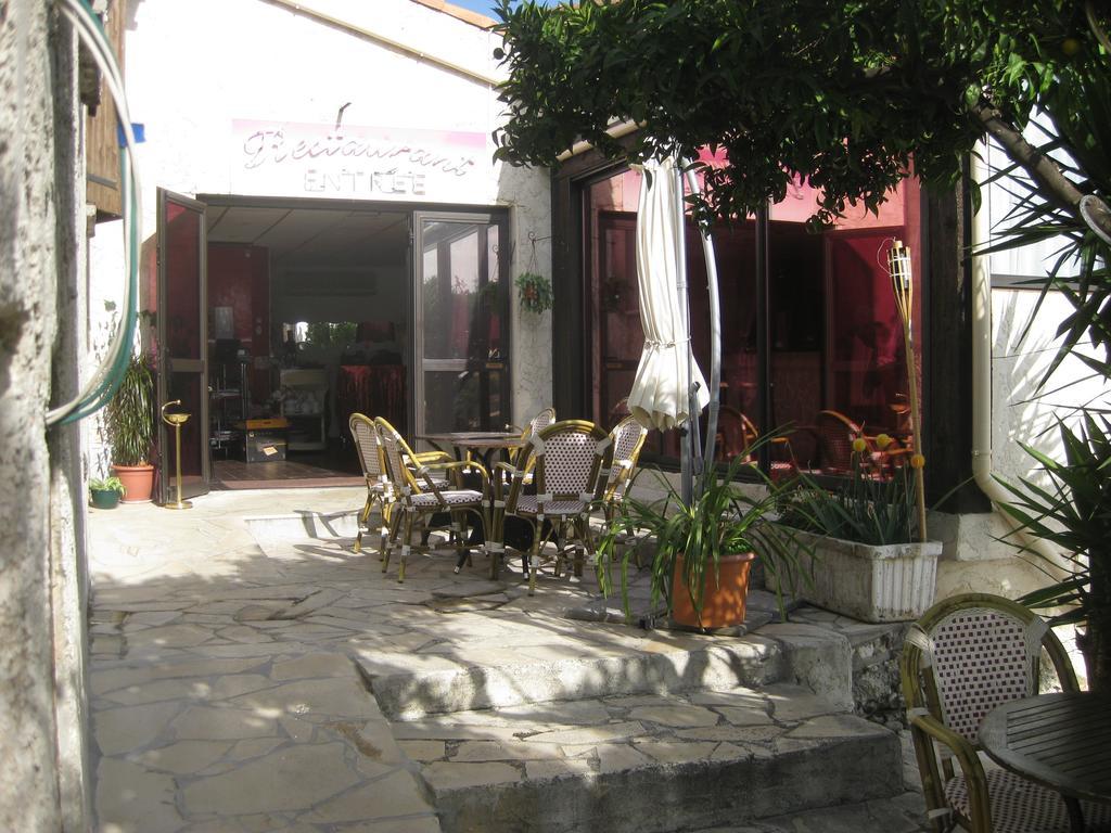 Auberge Villa Montaleigne Saint-Laurent-du-Var Exterior foto