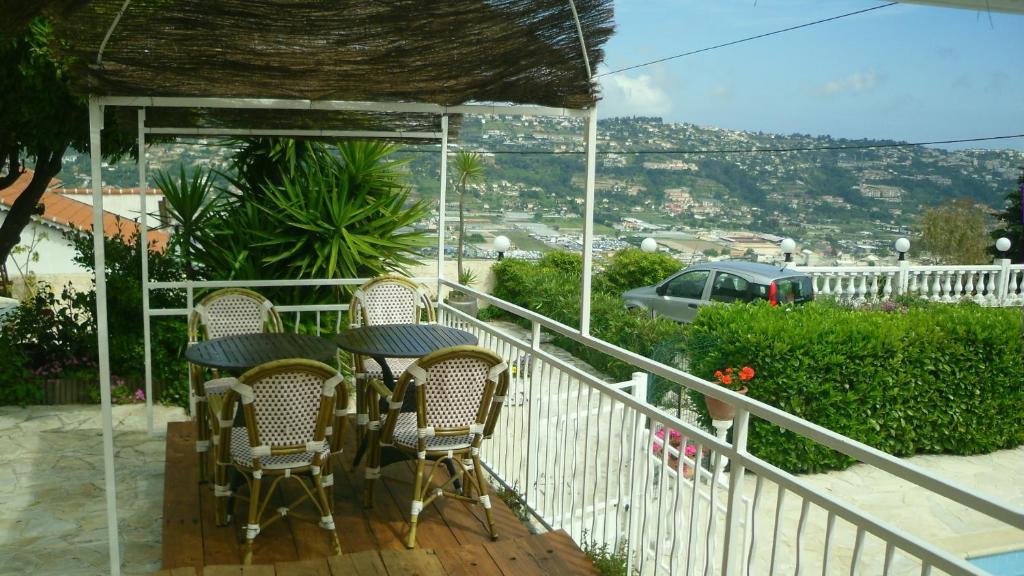 Auberge Villa Montaleigne Saint-Laurent-du-Var Exterior foto
